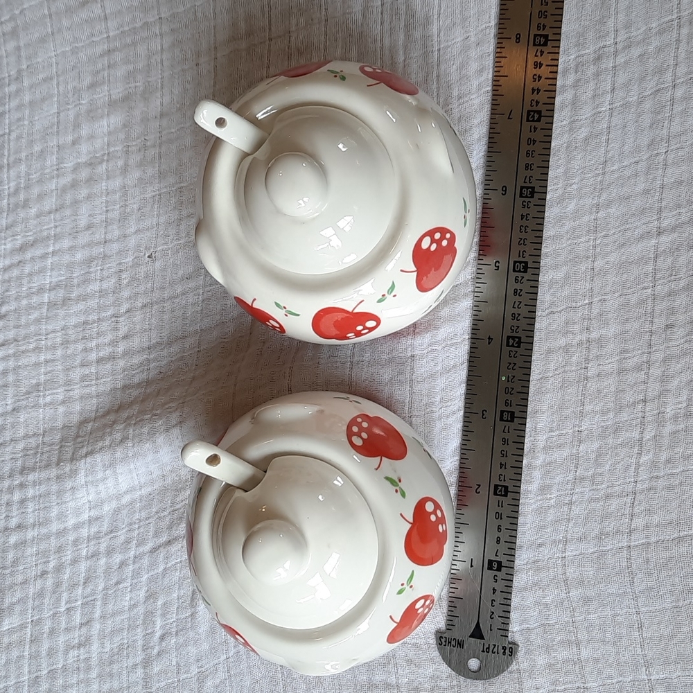 Pair of apple 🍎 pattern sugar and cream containers,  small spoons and lids - Picture 2 of 6